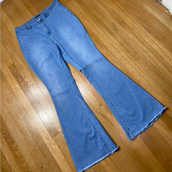 Fashion Nova Denim - Fashion Nova High Waist Flare Stretch Frayed Cuff Jeans 16